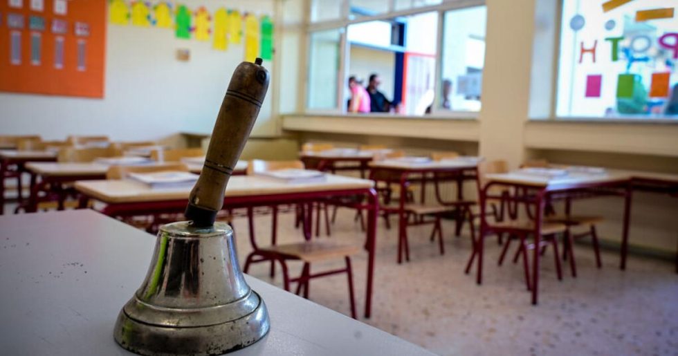 Αίγινα: Συνελήφθη 16χρονη που απείλησε με σουγιά συμμαθητές της